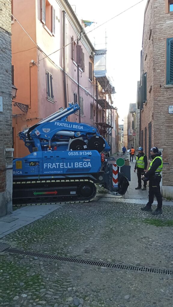 IMG21 Percorso in vie strettissime in centro storico con piazzamento in spazi quasi impossibili