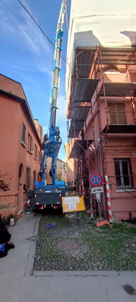 IMG22 Percorso in vie strettissime in centro storico con piazzamento in spazi quasi impossibili