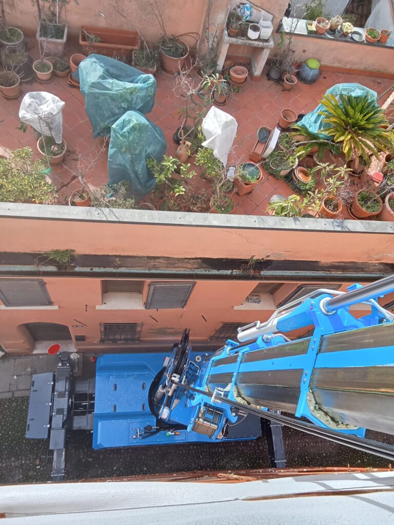 IMG27 Percorso in vie strettissime in centro storico con piazzamento in spazi quasi impossibili