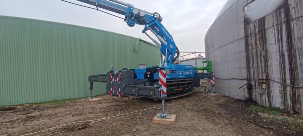 IMG3 Cantiere con fondo sterrato e fangono impraticabile da qualsiasi mezzo gommato